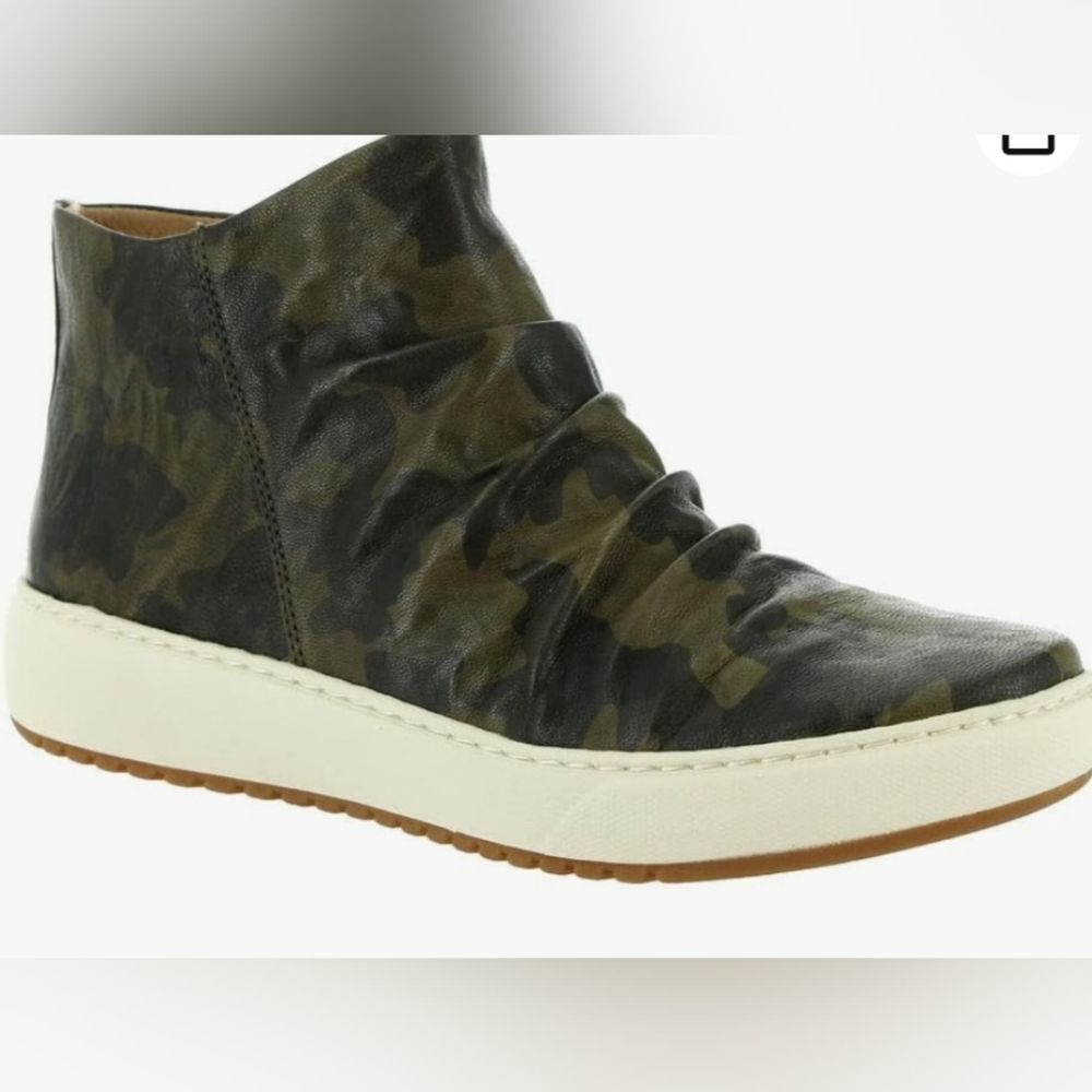 Sofft Waydell Sneaker Boots